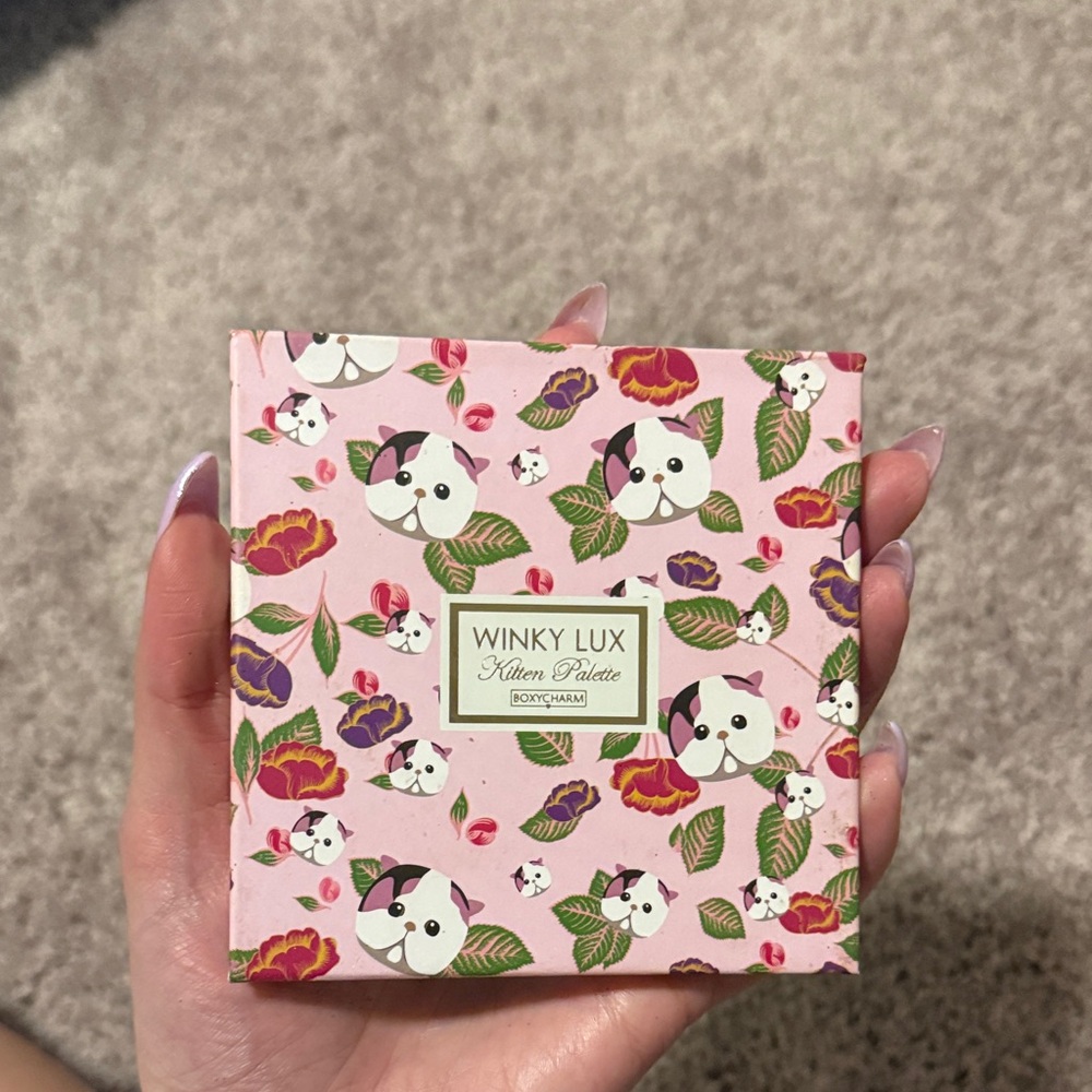 WINKY LUX Kitten Palette with Floral Design